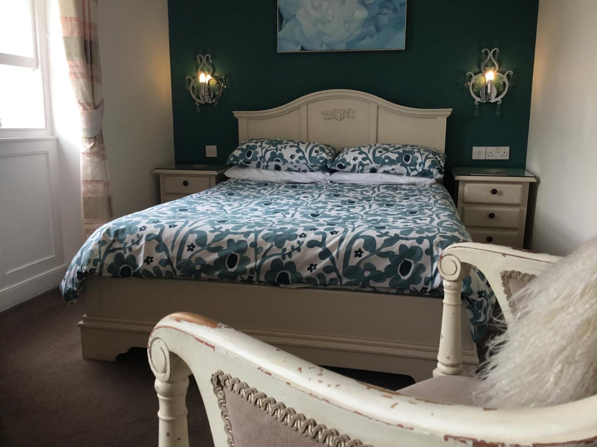 Double Room,1547027383:JPEG